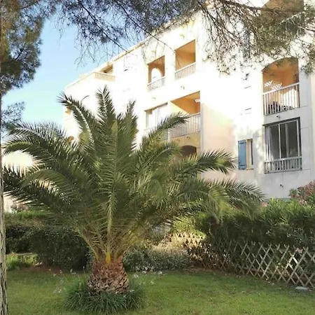 Avec Terrasse En Rez-de-jardin Dans Avec Piscine, Tennis Et Aire De Jeux * Frejus
